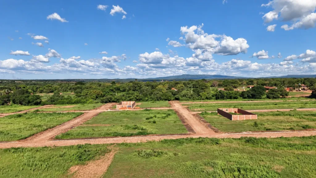 Vias internas, quadras e construções do entorno do Loteamento Cecasa