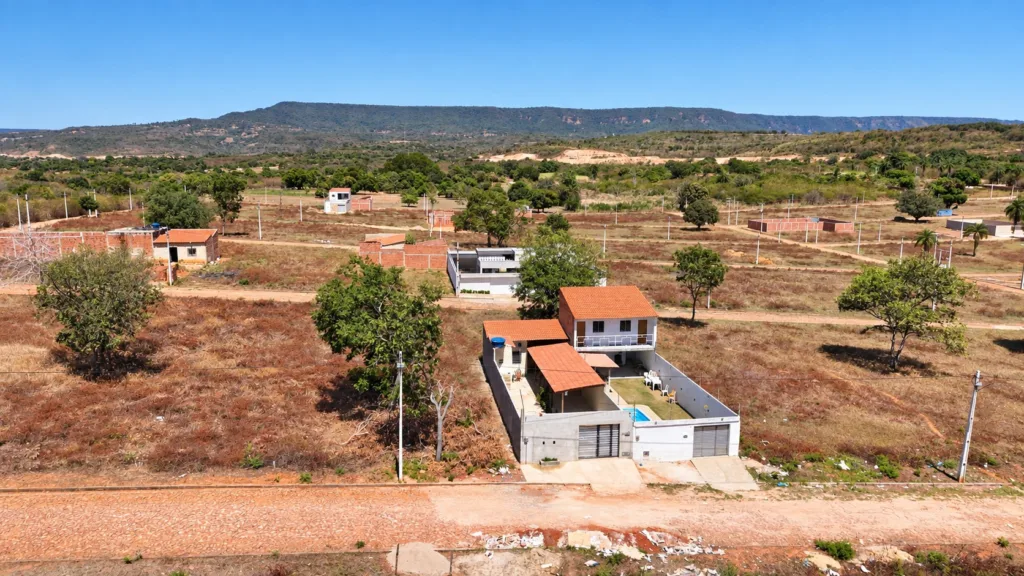 Vizinhança e construções no entorno do Loteamento Imaculada Conceição, em Crato