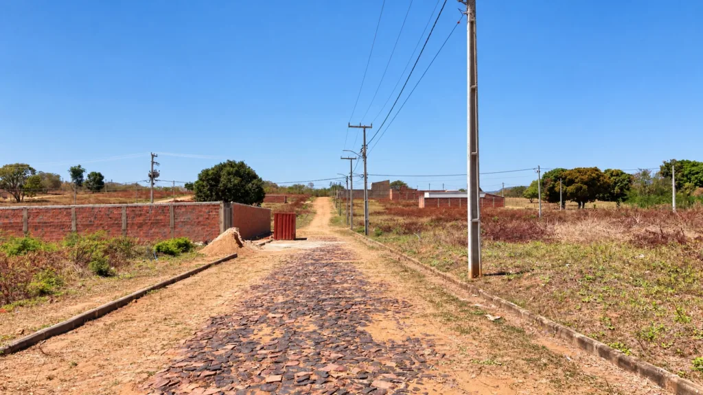Via de acesso ao Loteamento Imaculada Conceição, no bairro Barro Branco, Crato