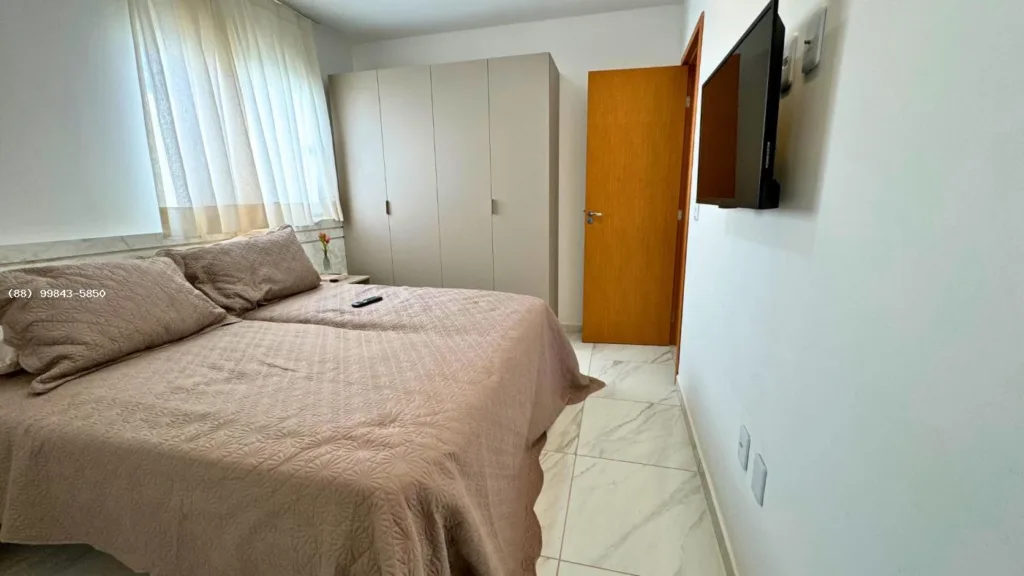 Quarto de casal decorado da casa modelo do Bender Ville Pedrinhas; móveis não incluídos