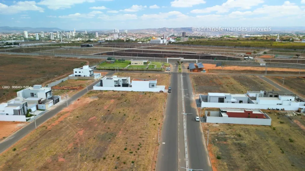 Foto aérea real da via de acesso, terrenos e casas no entorno do Alta Vista Juazeiro