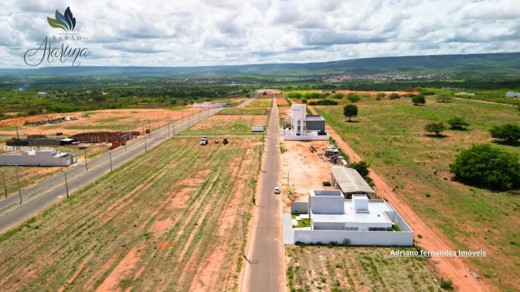 Quadras e vias do Barão de Araruna com reservatório ao fundo