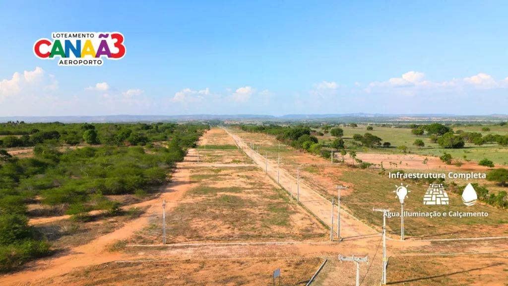 Panorama aéreo dos terrenos e vias do Canaã 3