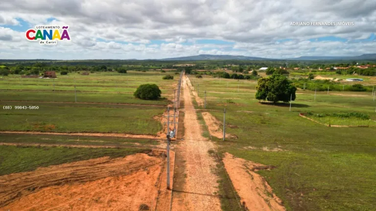 Vista aérea da via central e dos terrenos do Loteamento Canaã I