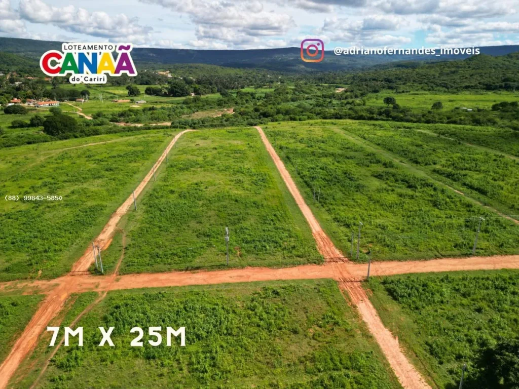 Vista ampla das quadras e do cruzamento de vias no Canaã II