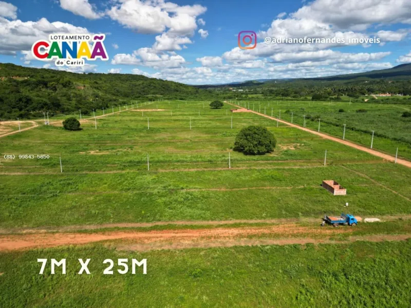 Vista aérea dos terrenos e vias do Loteamento Canaã II, em Barbalha