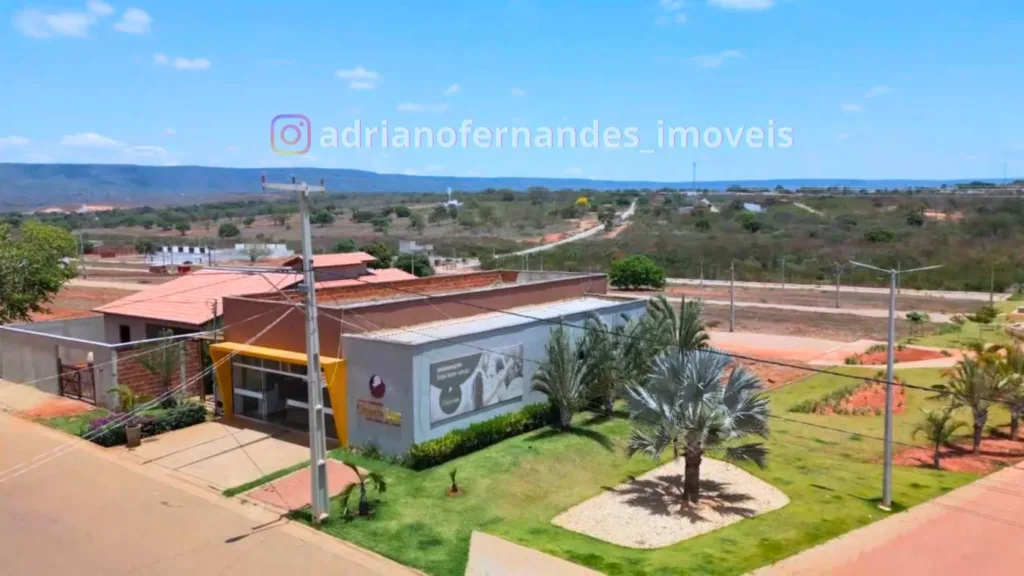 Edificação e jardins junto à avenida do Cidade Luz