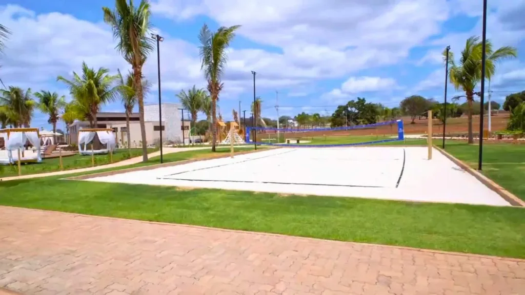 Quadra de areia com rede e paisagismo no Conviver Riviera
