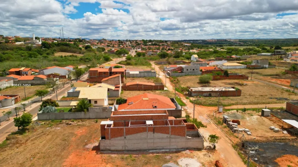 Vista aérea de terrenos e construções no Jardins dos Ipês