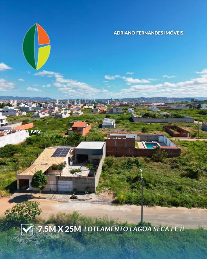 Terrenos e construções no Lagoa Seca I e II, com a paisagem urbana de Juazeiro do Norte ao fundo