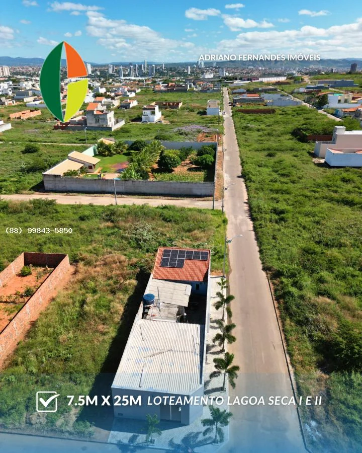 Panorama dos terrenos, vias e construções no Lagoa Seca I e II, com a cidade ao fundo
