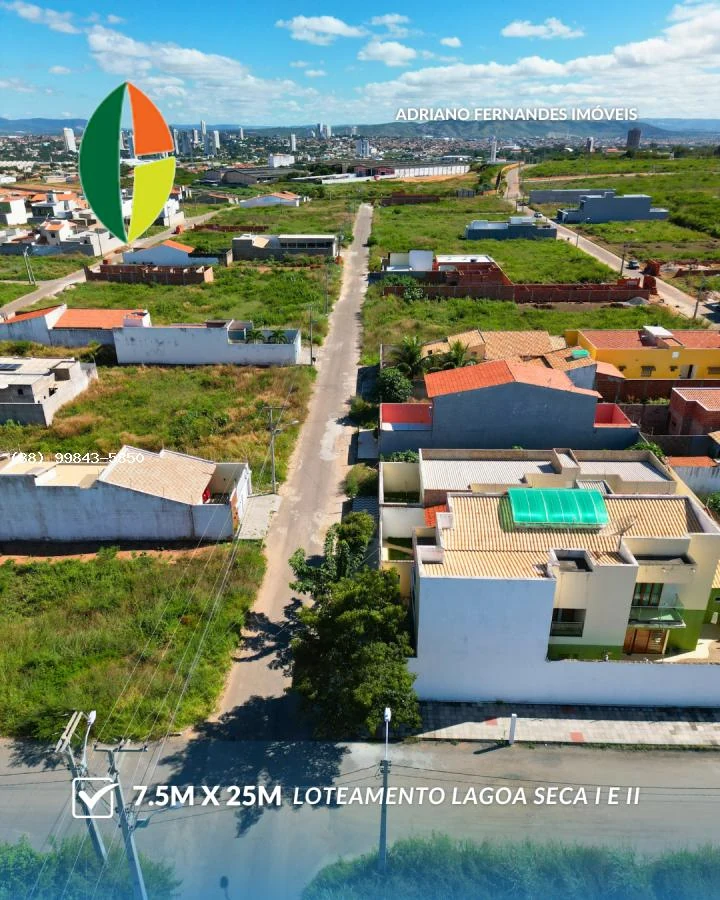 Rua, rede elétrica e residências no entorno do Lagoa Seca I e II