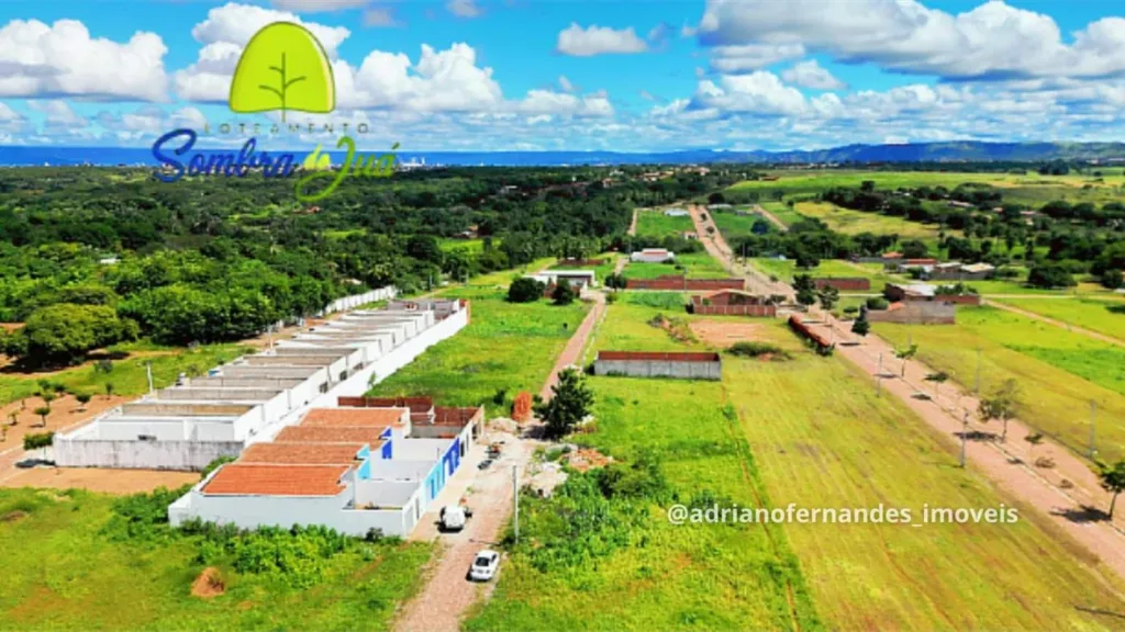 Residências e terrenos no entorno do Sombra do Juá; casas não integram a oferta do lote