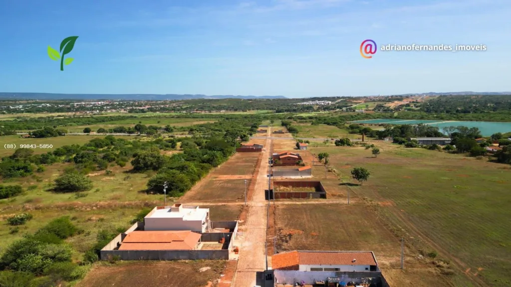 Rua, terrenos e residências no entorno do Terras Araruna